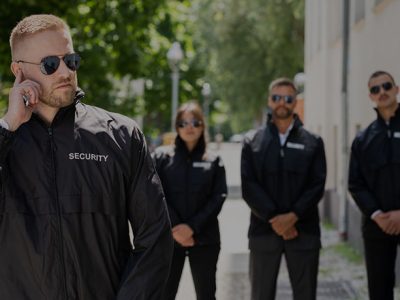 Des agents de sécurité en service