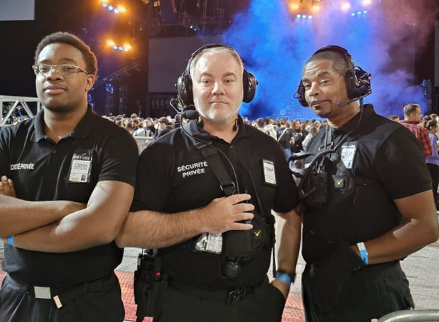 Des agents assurant la sécurité lors d’un évènement