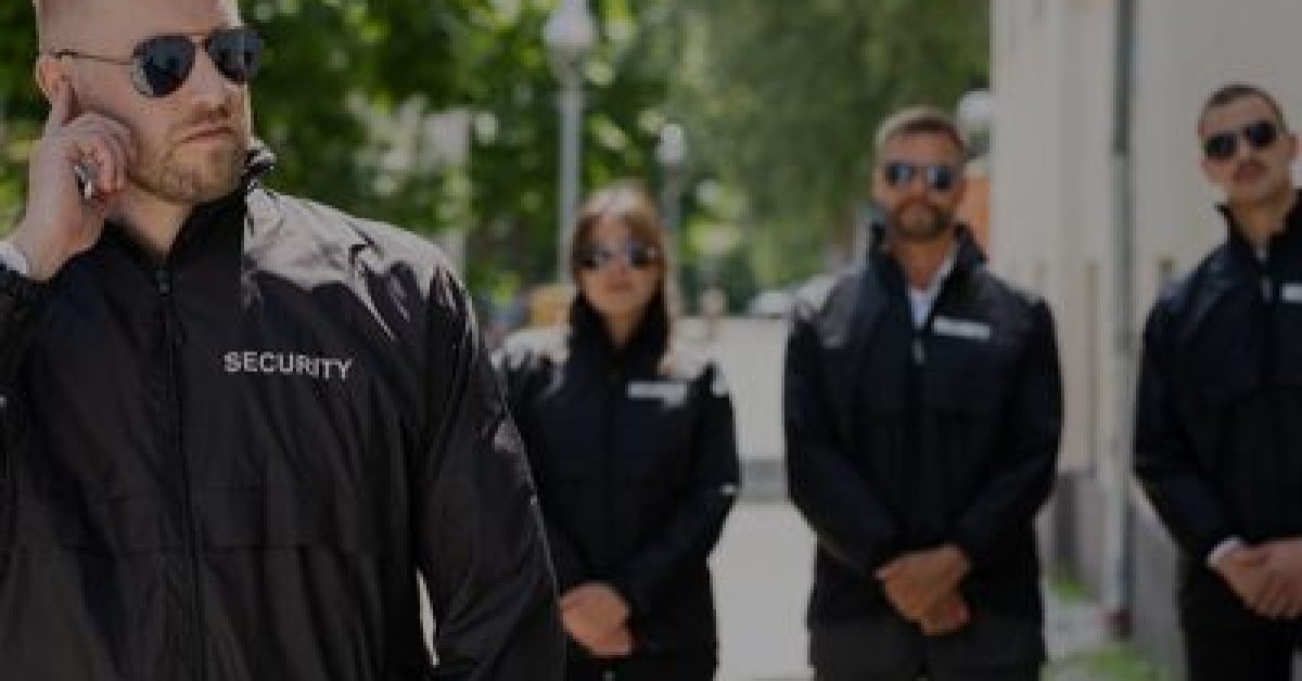 Des agents de sécurité en service